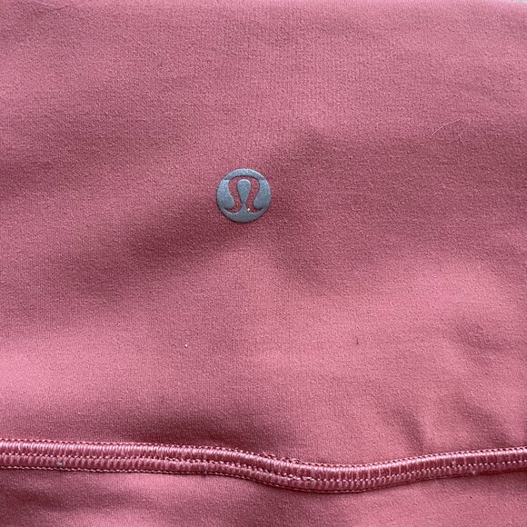 Wunder Under Scalloped Hem High-Rise Crop Luxtreme - Picture 2 of 5